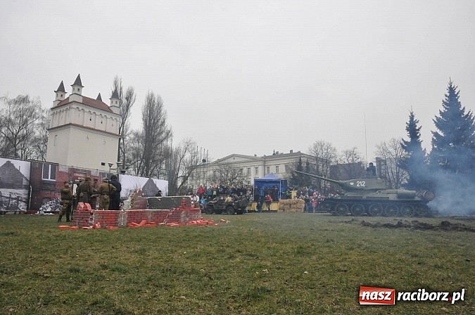 Zdjęcie w galerii na portalu naszraciborz.pl: Odbicie polskich patriotów z rąk bezpieki - raciborska inscenizacja z okazji Narodowego Dnia Pamięci Żołnierzy Wyklętych wiadomości z regionu