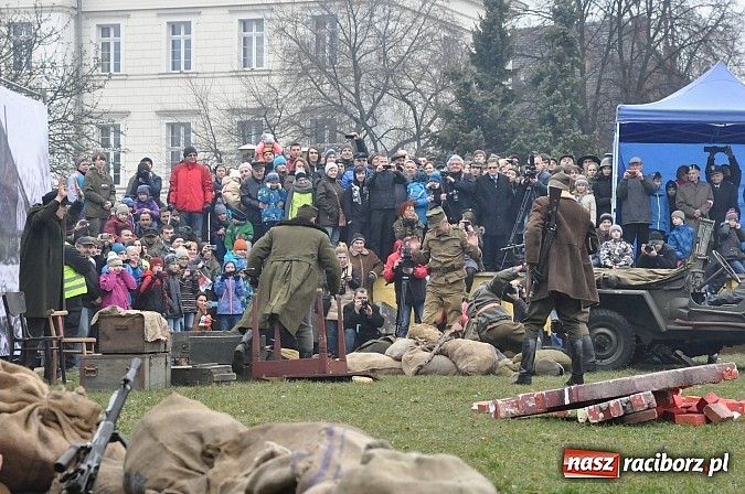 Zdjęcie w galerii na portalu naszraciborz.pl: Odbicie polskich patriotów z rąk bezpieki - raciborska inscenizacja z okazji Narodowego Dnia Pamięci Żołnierzy Wyklętych wiadomości z regionu