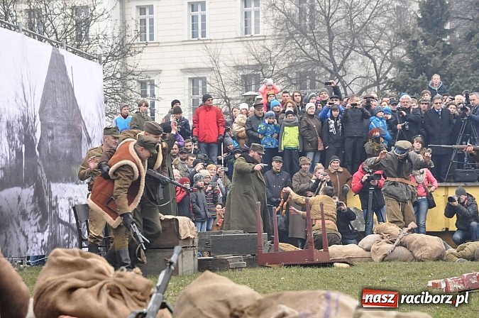 Zdjęcie w galerii na portalu naszraciborz.pl: Odbicie polskich patriotów z rąk bezpieki - raciborska inscenizacja z okazji Narodowego Dnia Pamięci Żołnierzy Wyklętych wiadomości z regionu