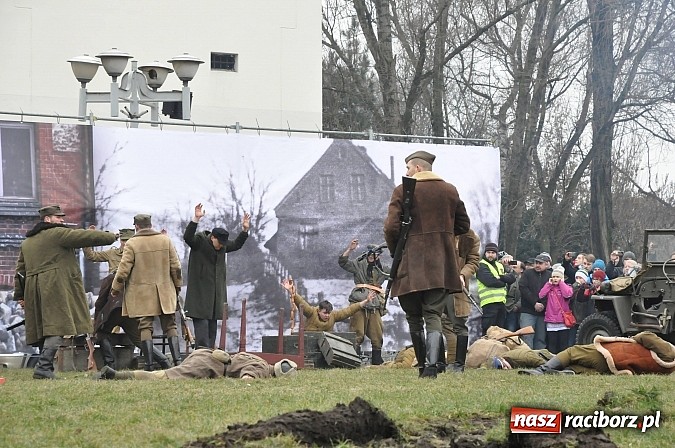 Zdjęcie w galerii na portalu naszraciborz.pl: Odbicie polskich patriotów z rąk bezpieki - raciborska inscenizacja z okazji Narodowego Dnia Pamięci Żołnierzy Wyklętych wiadomości z regionu