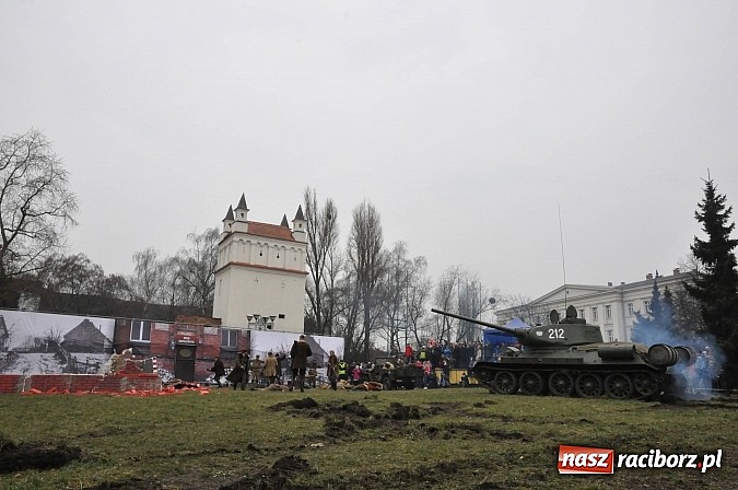 Zdjęcie w galerii na portalu naszraciborz.pl: Odbicie polskich patriotów z rąk bezpieki - raciborska inscenizacja z okazji Narodowego Dnia Pamięci Żołnierzy Wyklętych wiadomości z regionu