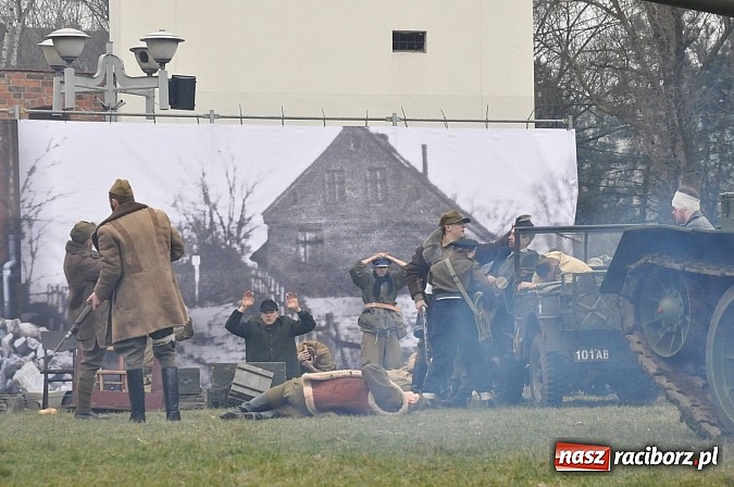 Zdjęcie w galerii na portalu naszraciborz.pl: Odbicie polskich patriotów z rąk bezpieki - raciborska inscenizacja z okazji Narodowego Dnia Pamięci Żołnierzy Wyklętych wiadomości z regionu