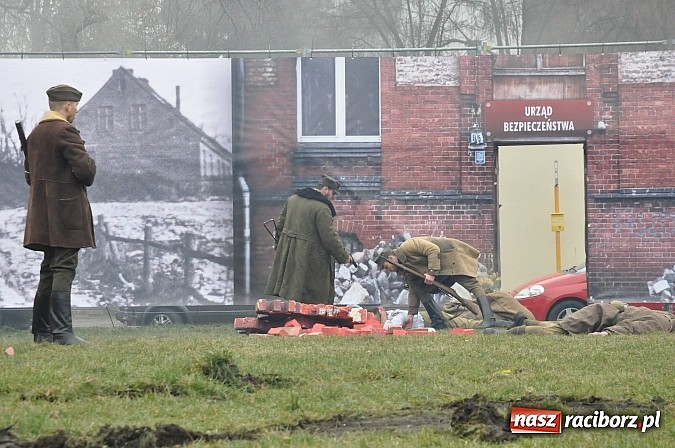 Zdjęcie w galerii na portalu naszraciborz.pl: Odbicie polskich patriotów z rąk bezpieki - raciborska inscenizacja z okazji Narodowego Dnia Pamięci Żołnierzy Wyklętych wiadomości z regionu