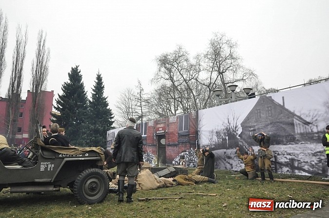 Zdjęcie w galerii na portalu naszraciborz.pl: Odbicie polskich patriotów z rąk bezpieki - raciborska inscenizacja z okazji Narodowego Dnia Pamięci Żołnierzy Wyklętych wiadomości z regionu