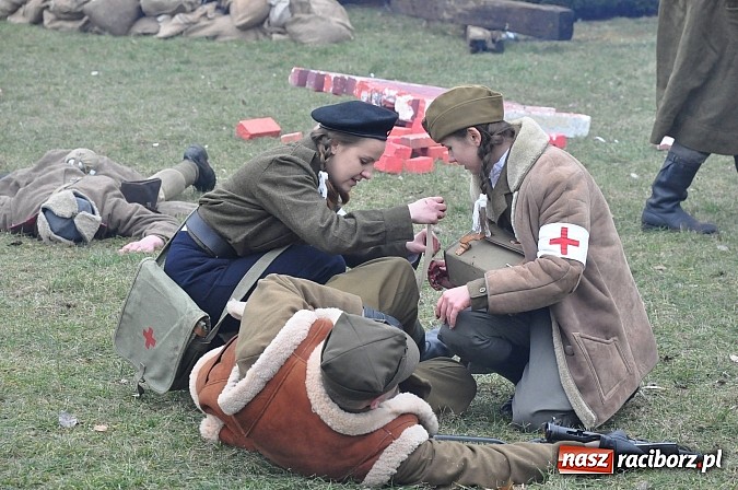 Zdjęcie w galerii na portalu naszraciborz.pl: Odbicie polskich patriotów z rąk bezpieki - raciborska inscenizacja z okazji Narodowego Dnia Pamięci Żołnierzy Wyklętych wiadomości z regionu