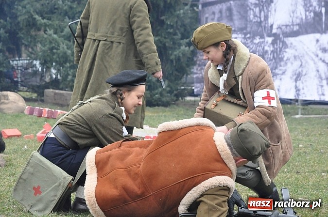Zdjęcie w galerii na portalu naszraciborz.pl: Odbicie polskich patriotów z rąk bezpieki - raciborska inscenizacja z okazji Narodowego Dnia Pamięci Żołnierzy Wyklętych wiadomości z regionu