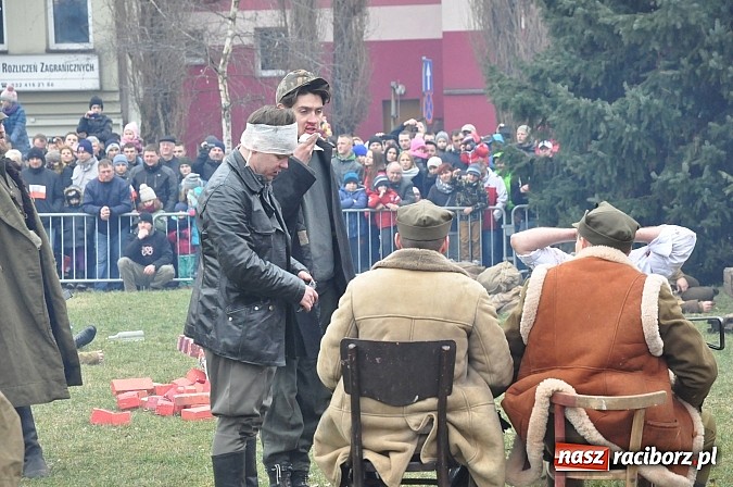Zdjęcie w galerii na portalu naszraciborz.pl: Odbicie polskich patriotów z rąk bezpieki - raciborska inscenizacja z okazji Narodowego Dnia Pamięci Żołnierzy Wyklętych wiadomości z regionu