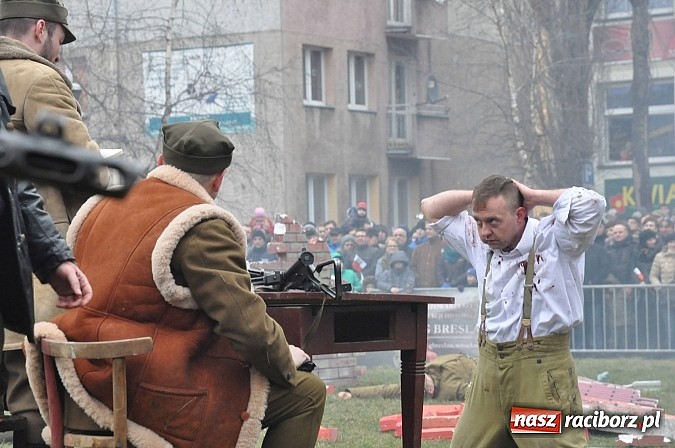 Zdjęcie w galerii na portalu naszraciborz.pl: Odbicie polskich patriotów z rąk bezpieki - raciborska inscenizacja z okazji Narodowego Dnia Pamięci Żołnierzy Wyklętych wiadomości z regionu