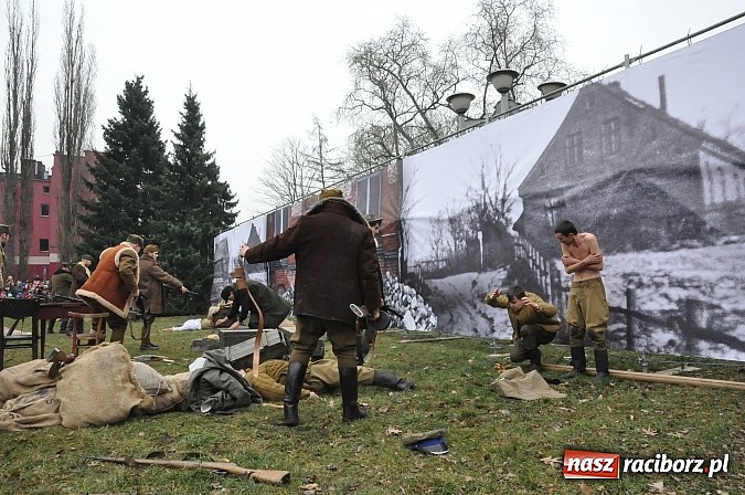 Zdjęcie w galerii na portalu naszraciborz.pl: Odbicie polskich patriotów z rąk bezpieki - raciborska inscenizacja z okazji Narodowego Dnia Pamięci Żołnierzy Wyklętych wiadomości z regionu