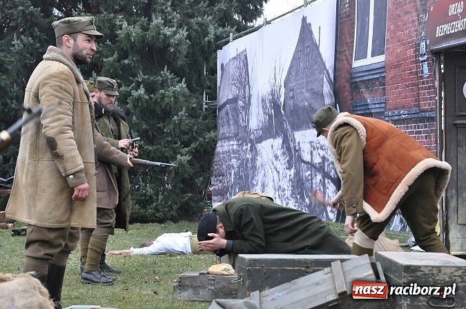 Zdjęcie w galerii na portalu naszraciborz.pl: Odbicie polskich patriotów z rąk bezpieki - raciborska inscenizacja z okazji Narodowego Dnia Pamięci Żołnierzy Wyklętych wiadomości z regionu