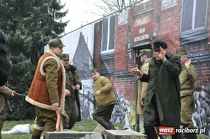 Zdjęcie w galerii na portalu naszraciborz.pl: Odbicie polskich patriotów z rąk bezpieki - raciborska inscenizacja z okazji Narodowego Dnia Pamięci Żołnierzy Wyklętych wiadomości z regionu