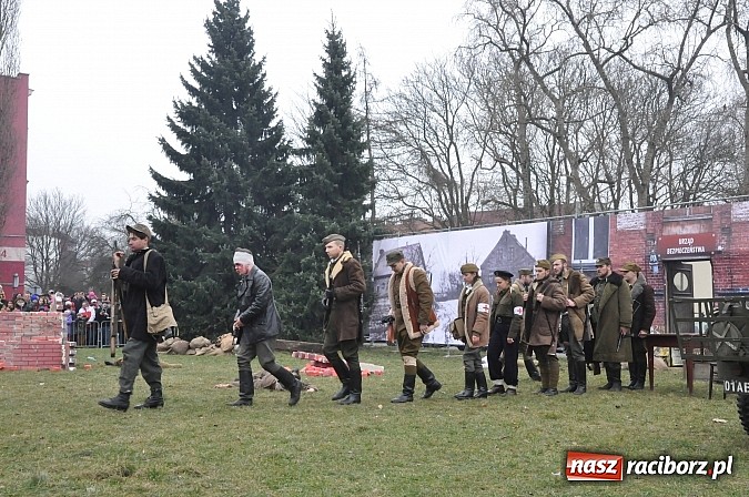 Zdjęcie w galerii na portalu naszraciborz.pl: Odbicie polskich patriotów z rąk bezpieki - raciborska inscenizacja z okazji Narodowego Dnia Pamięci Żołnierzy Wyklętych wiadomości z regionu
