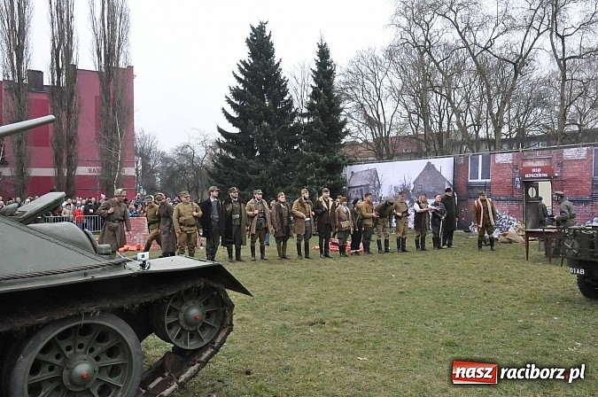 Zdjęcie w galerii na portalu naszraciborz.pl: Odbicie polskich patriotów z rąk bezpieki - raciborska inscenizacja z okazji Narodowego Dnia Pamięci Żołnierzy Wyklętych wiadomości z regionu