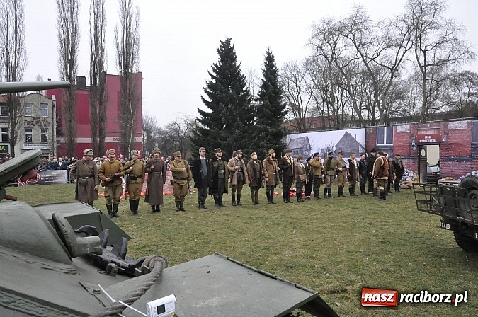 Zdjęcie w galerii na portalu naszraciborz.pl: Odbicie polskich patriotów z rąk bezpieki - raciborska inscenizacja z okazji Narodowego Dnia Pamięci Żołnierzy Wyklętych wiadomości z regionu