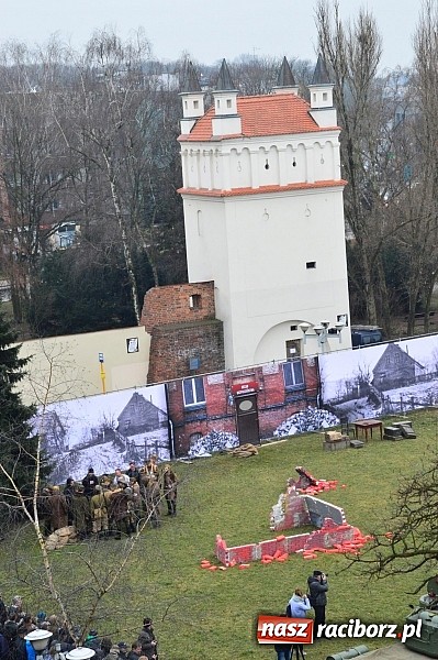 Zdjęcie w galerii na portalu naszraciborz.pl: Odbicie polskich patriotów z rąk bezpieki - raciborska inscenizacja z okazji Narodowego Dnia Pamięci Żołnierzy Wyklętych wiadomości z regionu