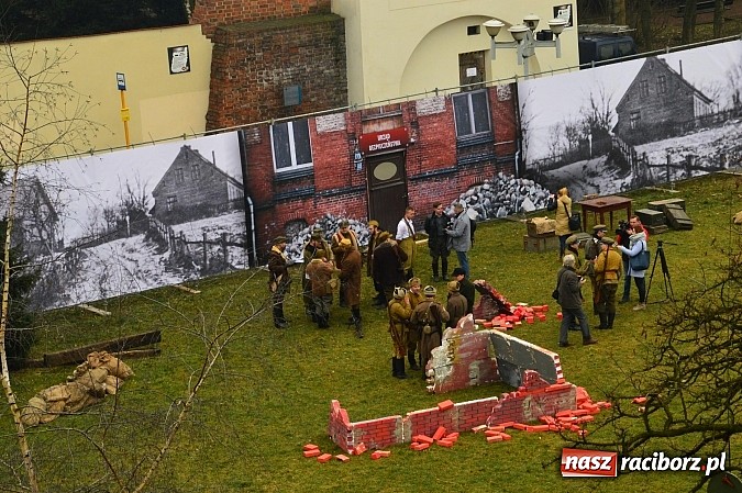 Zdjęcie w galerii na portalu naszraciborz.pl: Odbicie polskich patriotów z rąk bezpieki - raciborska inscenizacja z okazji Narodowego Dnia Pamięci Żołnierzy Wyklętych wiadomości z regionu