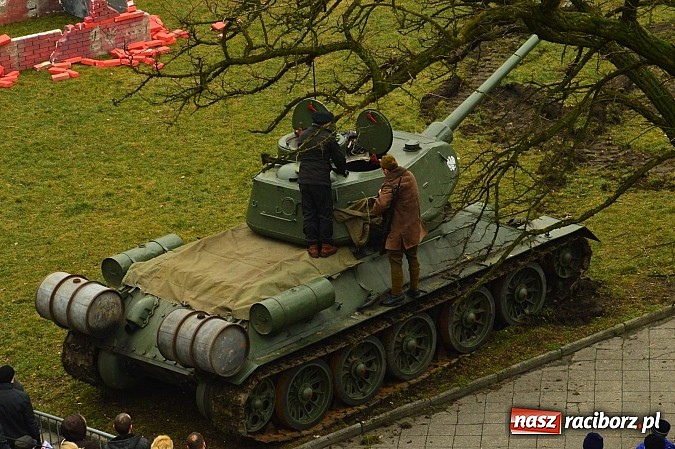 Zdjęcie w galerii na portalu naszraciborz.pl: Odbicie polskich patriotów z rąk bezpieki - raciborska inscenizacja z okazji Narodowego Dnia Pamięci Żołnierzy Wyklętych wiadomości z regionu