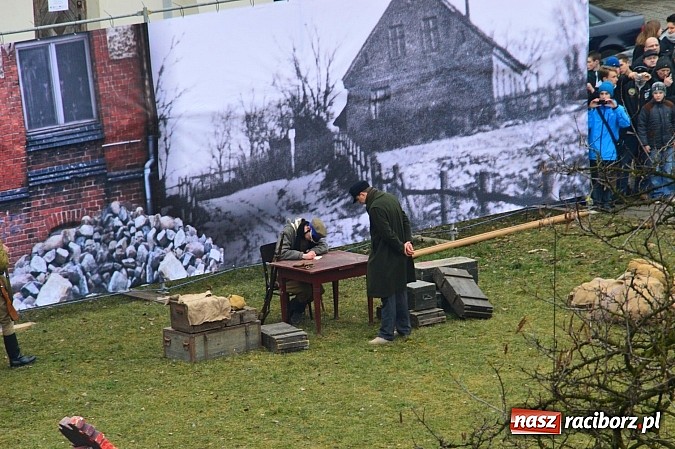 Zdjęcie w galerii na portalu naszraciborz.pl: Odbicie polskich patriotów z rąk bezpieki - raciborska inscenizacja z okazji Narodowego Dnia Pamięci Żołnierzy Wyklętych wiadomości z regionu