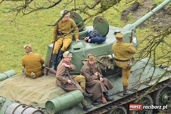 Zdjęcie w galerii na portalu naszraciborz.pl: Odbicie polskich patriotów z rąk bezpieki - raciborska inscenizacja z okazji Narodowego Dnia Pamięci Żołnierzy Wyklętych wiadomości z regionu