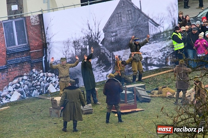 Zdjęcie w galerii na portalu naszraciborz.pl: Odbicie polskich patriotów z rąk bezpieki - raciborska inscenizacja z okazji Narodowego Dnia Pamięci Żołnierzy Wyklętych wiadomości z regionu