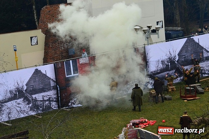 Zdjęcie w galerii na portalu naszraciborz.pl: Odbicie polskich patriotów z rąk bezpieki - raciborska inscenizacja z okazji Narodowego Dnia Pamięci Żołnierzy Wyklętych wiadomości z regionu
