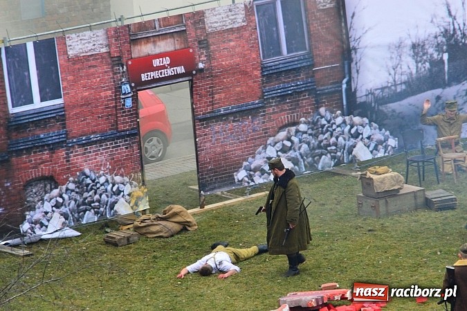 Zdjęcie w galerii na portalu naszraciborz.pl: Odbicie polskich patriotów z rąk bezpieki - raciborska inscenizacja z okazji Narodowego Dnia Pamięci Żołnierzy Wyklętych wiadomości z regionu