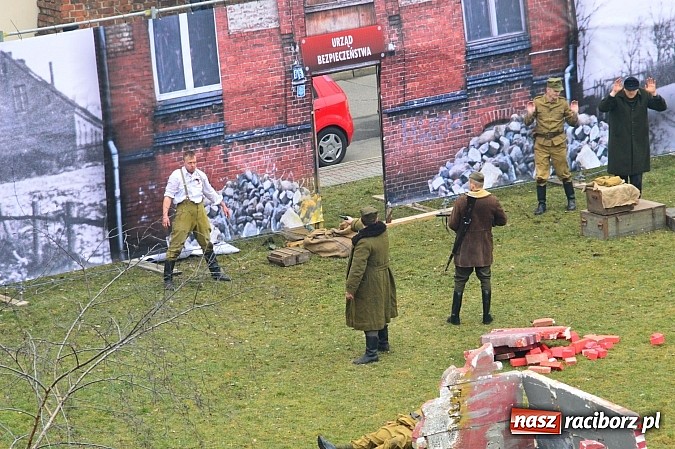 Zdjęcie w galerii na portalu naszraciborz.pl: Odbicie polskich patriotów z rąk bezpieki - raciborska inscenizacja z okazji Narodowego Dnia Pamięci Żołnierzy Wyklętych wiadomości z regionu