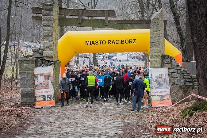 Zdjęcie w galerii na portalu naszraciborz.pl: Ponad dwustu uczestników wystartowało w IV Biegu Twardziela w lesie Obora wiadomości z regionu