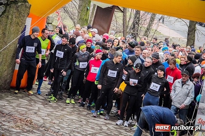 Zdjęcie w galerii na portalu naszraciborz.pl: Ponad dwustu uczestników wystartowało w IV Biegu Twardziela w lesie Obora wiadomości z regionu