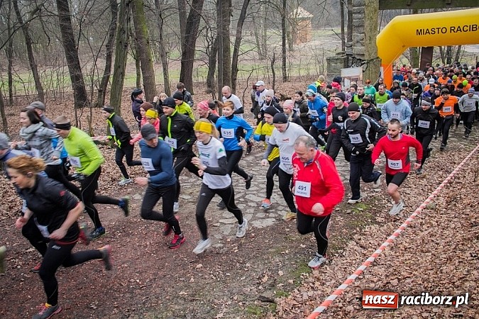 Zdjęcie w galerii na portalu naszraciborz.pl: Ponad dwustu uczestników wystartowało w IV Biegu Twardziela w lesie Obora wiadomości z regionu