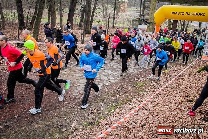 Zdjęcie w galerii na portalu naszraciborz.pl: Ponad dwustu uczestników wystartowało w IV Biegu Twardziela w lesie Obora wiadomości z regionu