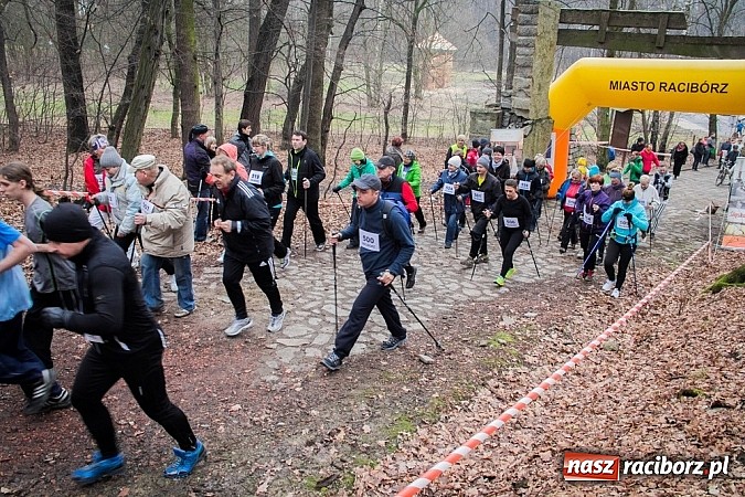 Zdjęcie w galerii na portalu naszraciborz.pl: Ponad dwustu uczestników wystartowało w IV Biegu Twardziela w lesie Obora wiadomości z regionu