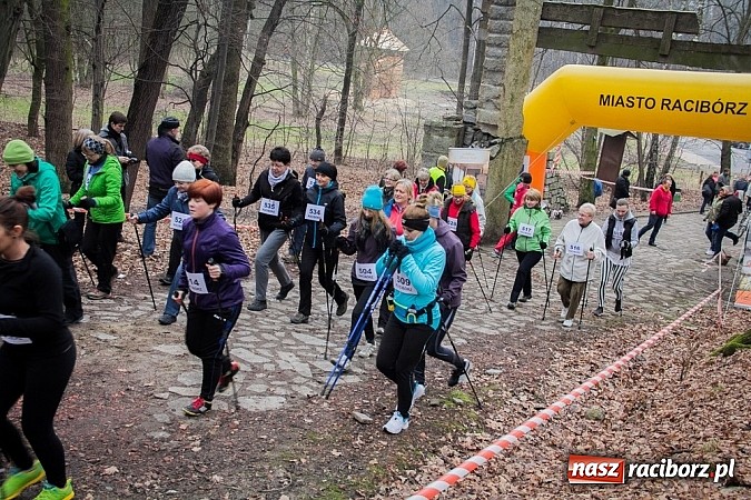 Zdjęcie w galerii na portalu naszraciborz.pl: Ponad dwustu uczestników wystartowało w IV Biegu Twardziela w lesie Obora wiadomości z regionu