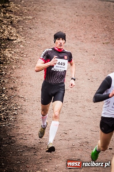 Zdjęcie w galerii na portalu naszraciborz.pl: Ponad dwustu uczestników wystartowało w IV Biegu Twardziela w lesie Obora wiadomości z regionu