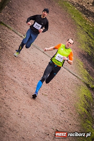 Zdjęcie w galerii na portalu naszraciborz.pl: Ponad dwustu uczestników wystartowało w IV Biegu Twardziela w lesie Obora wiadomości z regionu