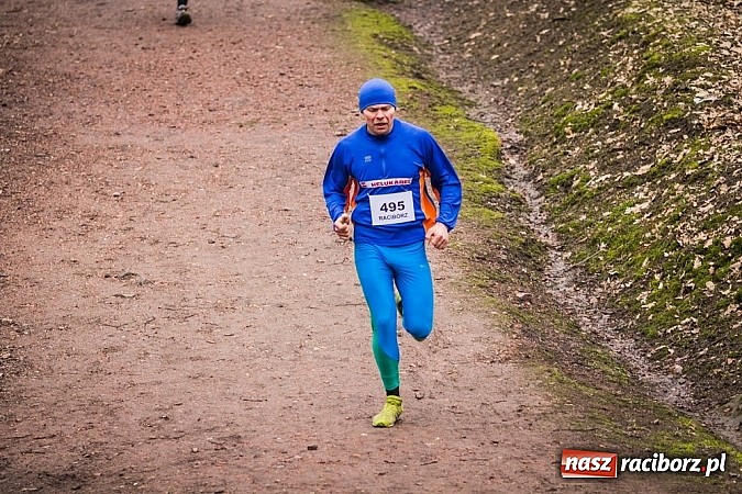 Zdjęcie w galerii na portalu naszraciborz.pl: Ponad dwustu uczestników wystartowało w IV Biegu Twardziela w lesie Obora wiadomości z regionu