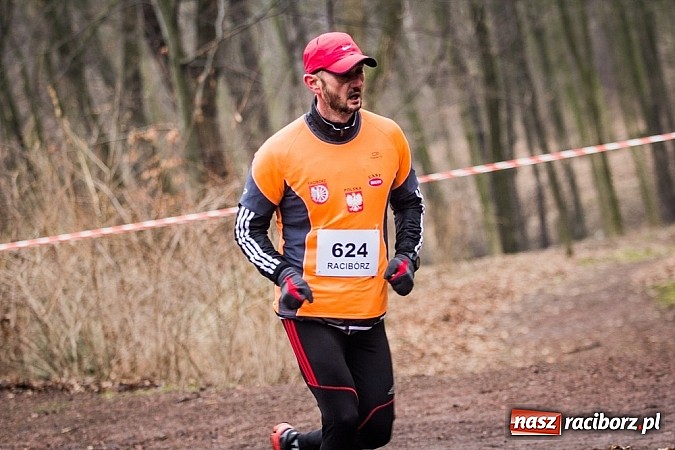 Zdjęcie w galerii na portalu naszraciborz.pl: Ponad dwustu uczestników wystartowało w IV Biegu Twardziela w lesie Obora wiadomości z regionu