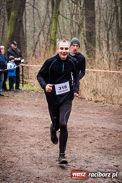 Zdjęcie w galerii na portalu naszraciborz.pl: Ponad dwustu uczestników wystartowało w IV Biegu Twardziela w lesie Obora wiadomości z regionu