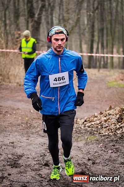 Zdjęcie w galerii na portalu naszraciborz.pl: Ponad dwustu uczestników wystartowało w IV Biegu Twardziela w lesie Obora wiadomości z regionu