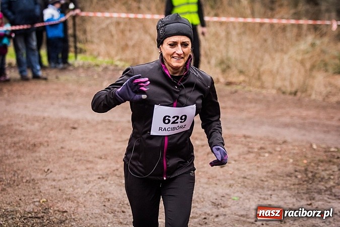 Zdjęcie w galerii na portalu naszraciborz.pl: Ponad dwustu uczestników wystartowało w IV Biegu Twardziela w lesie Obora wiadomości z regionu