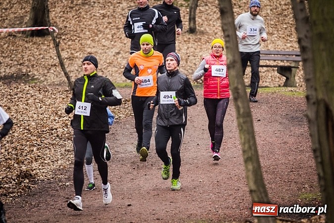 Zdjęcie w galerii na portalu naszraciborz.pl: Ponad dwustu uczestników wystartowało w IV Biegu Twardziela w lesie Obora wiadomości z regionu