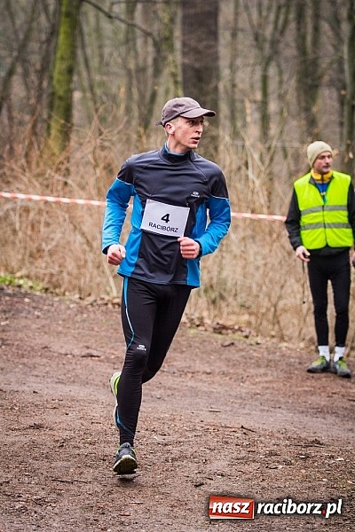 Zdjęcie w galerii na portalu naszraciborz.pl: Ponad dwustu uczestników wystartowało w IV Biegu Twardziela w lesie Obora wiadomości z regionu