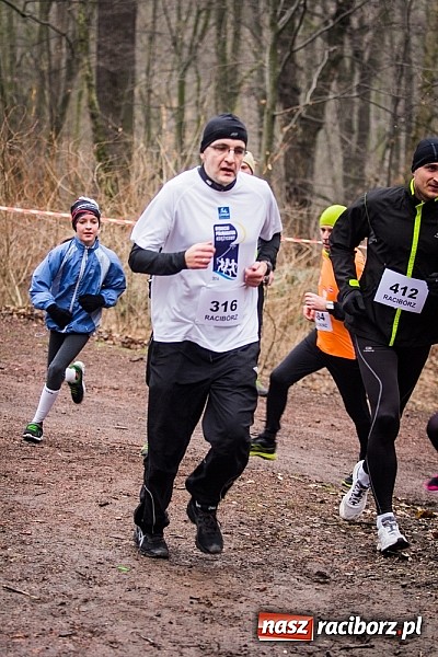 Zdjęcie w galerii na portalu naszraciborz.pl: Ponad dwustu uczestników wystartowało w IV Biegu Twardziela w lesie Obora wiadomości z regionu