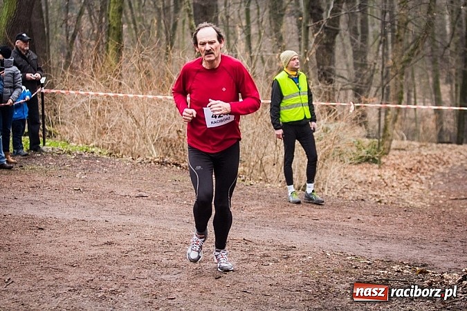 Zdjęcie w galerii na portalu naszraciborz.pl: Ponad dwustu uczestników wystartowało w IV Biegu Twardziela w lesie Obora wiadomości z regionu