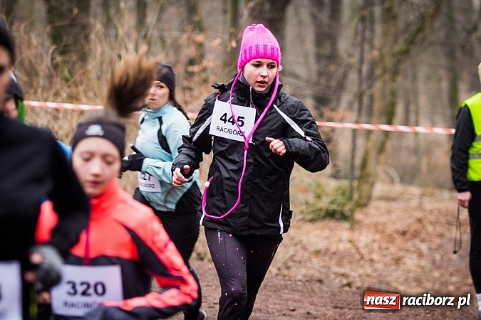 Zdjęcie w galerii na portalu naszraciborz.pl: Ponad dwustu uczestników wystartowało w IV Biegu Twardziela w lesie Obora wiadomości z regionu