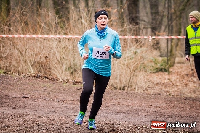 Zdjęcie w galerii na portalu naszraciborz.pl: Ponad dwustu uczestników wystartowało w IV Biegu Twardziela w lesie Obora wiadomości z regionu