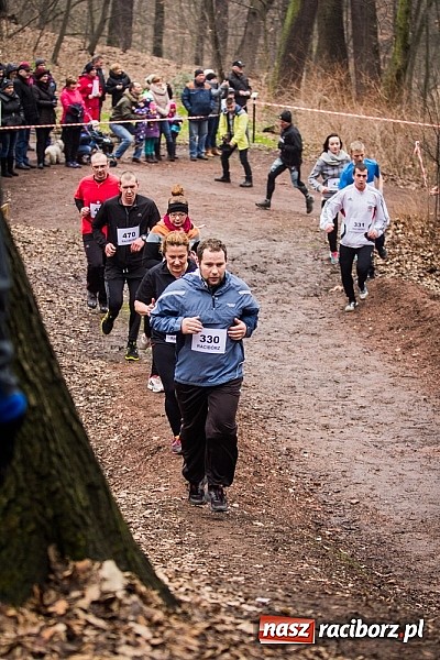 Zdjęcie w galerii na portalu naszraciborz.pl: Ponad dwustu uczestników wystartowało w IV Biegu Twardziela w lesie Obora wiadomości z regionu