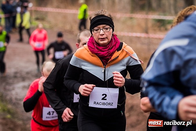 Zdjęcie w galerii na portalu naszraciborz.pl: Ponad dwustu uczestników wystartowało w IV Biegu Twardziela w lesie Obora wiadomości z regionu