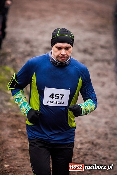 Zdjęcie w galerii na portalu naszraciborz.pl: Ponad dwustu uczestników wystartowało w IV Biegu Twardziela w lesie Obora wiadomości z regionu