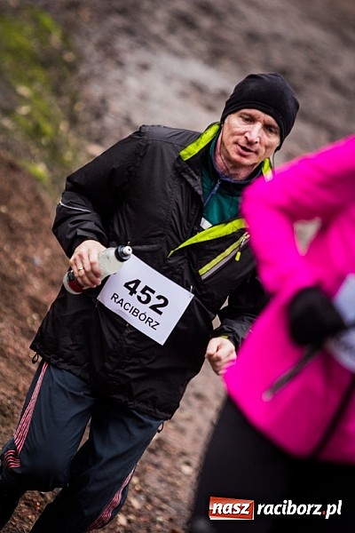 Zdjęcie w galerii na portalu naszraciborz.pl: Ponad dwustu uczestników wystartowało w IV Biegu Twardziela w lesie Obora wiadomości z regionu